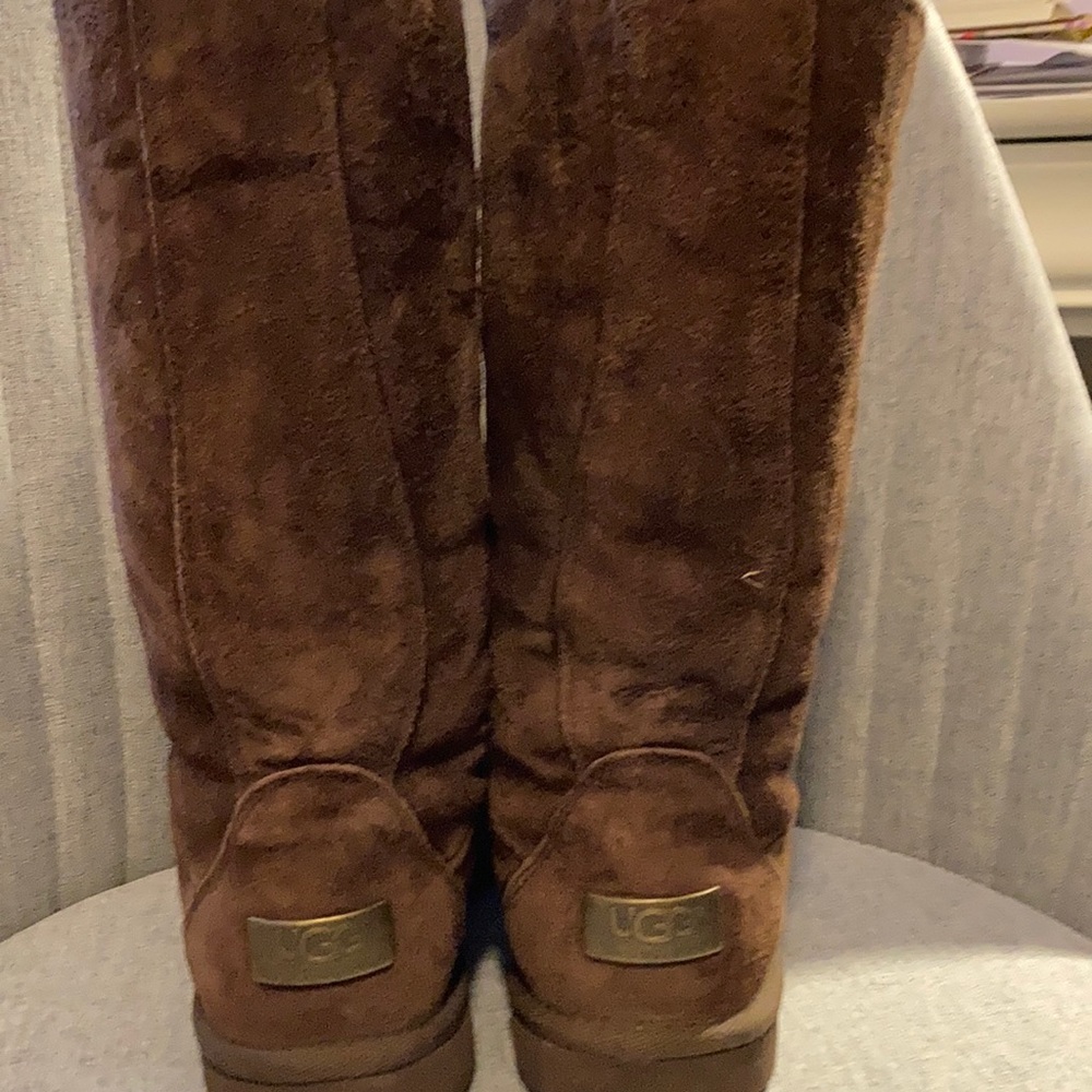 UGG Brown lace up boots, good condition, rarely worn - Picture 2 of 5
